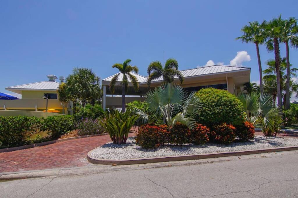 Riverview, Studio 507, Beach Steps Away!+Pool+Wifi Ruskin Exterior photo